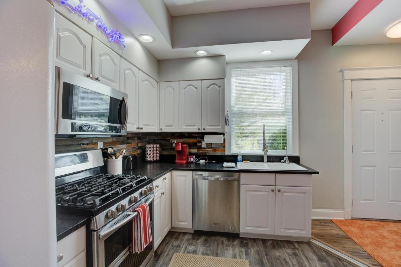 Hip And Spacious Midtown Cottage Near Beale Street Memphis Esterno foto